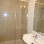 Ryan's Hotel 2*